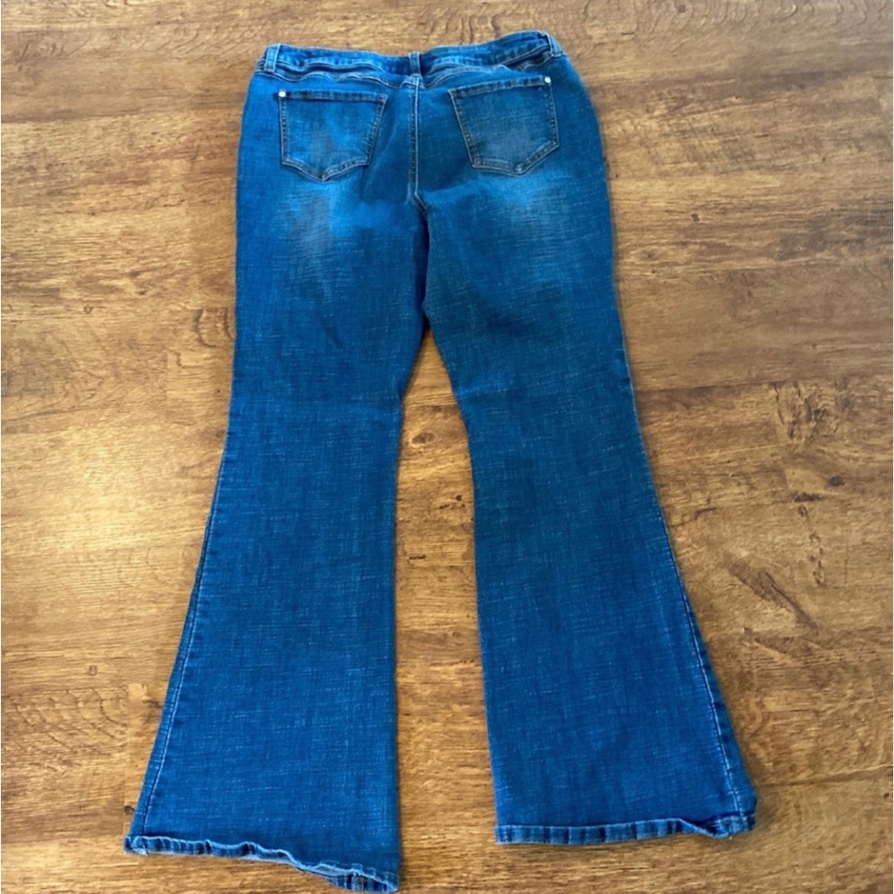 🔴SOLD🔴 Women’s Denim Flare Jeans - Picture 2 of 4